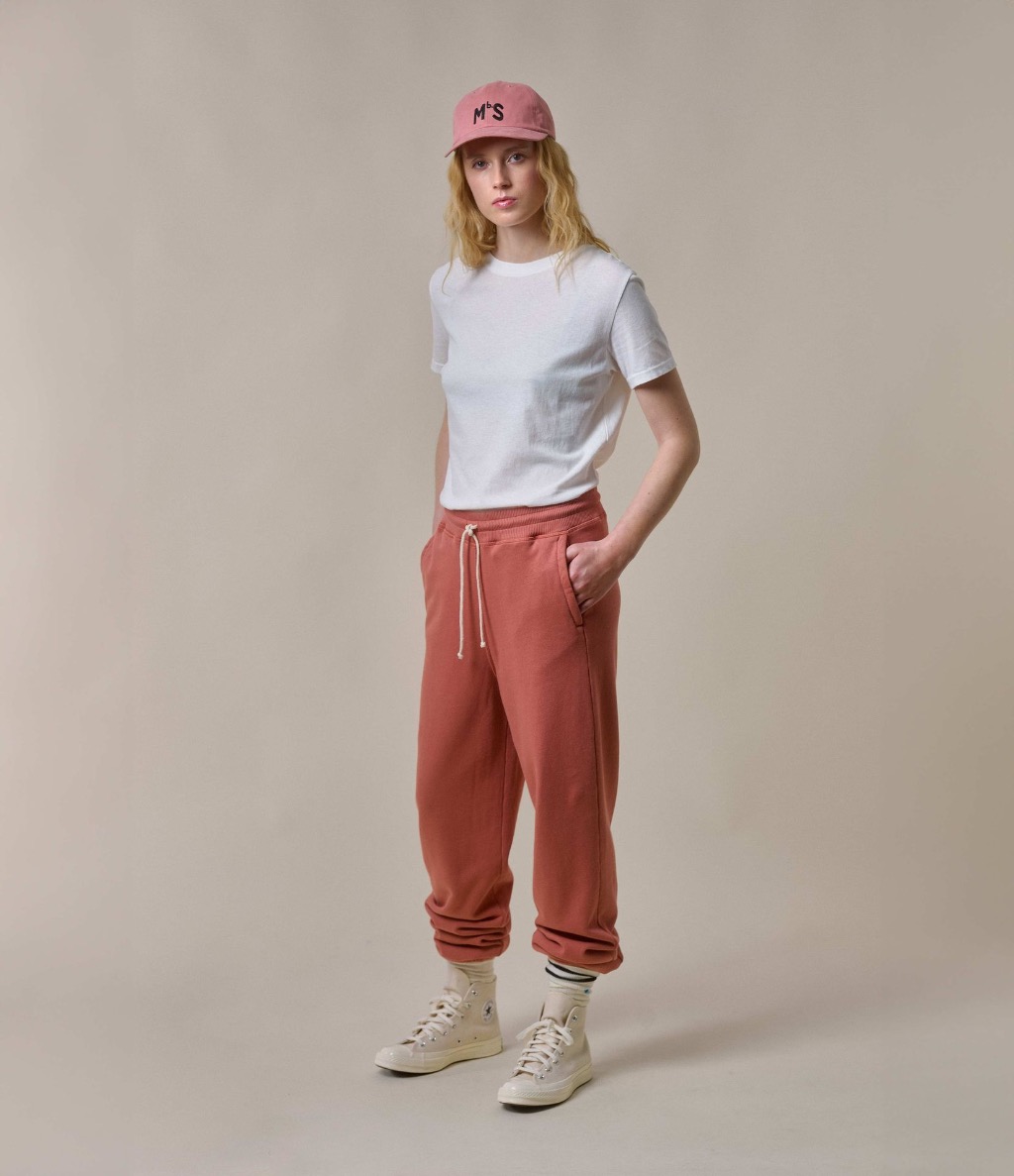 Woman wearing white crewneck T-shirt and pink sweatpants