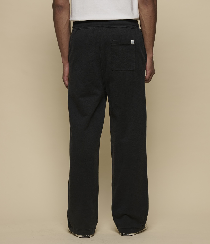 SWEATPTS03_99_11_Frank