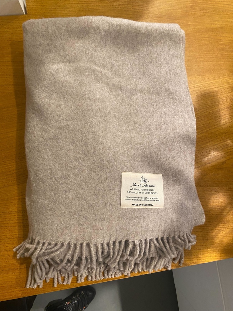 Leichtdecke, mit Fransen / Reine Schurwolle / 1,4m x 1,9m